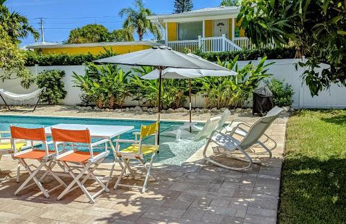 Holmes Beach House | Joy Abounds