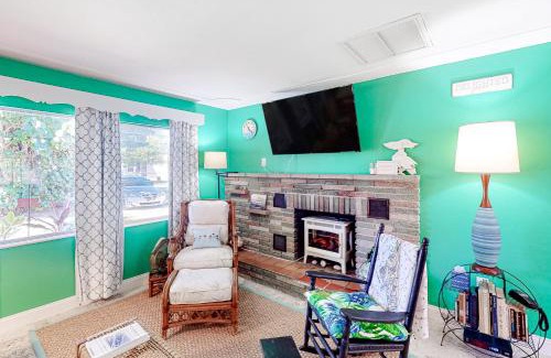 Holmes Beach House | Joy Abounds