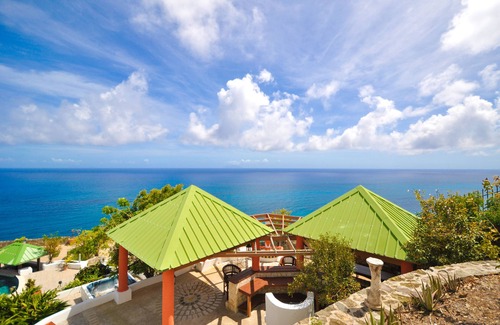Cay Bay Hill Villa | Joy Estate - Expansive Property with Amazing Views and Full Generator
