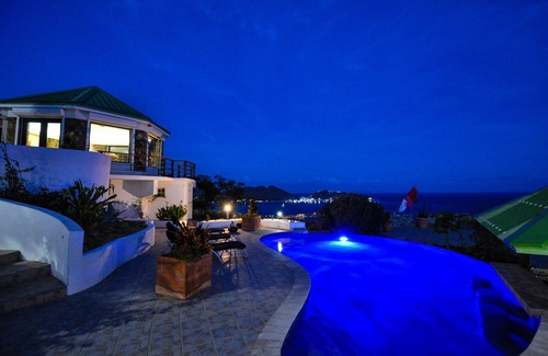 Cay Bay Hill Villa | Joy Estate - Expansive Property with Amazing Views and Full Generator