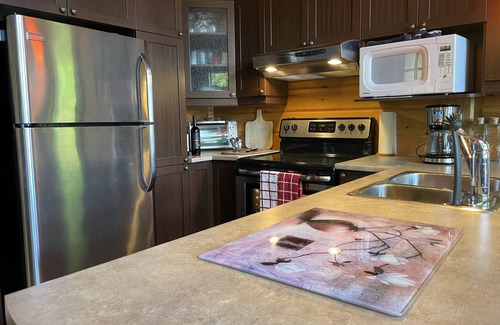 Bowman Ski Chalet | Joy's Chalet - Hottub, Lake, and Cliff