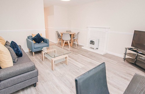 Doncaster Apartment | Jubilee Gardens - Recently refurbished 2 bed apartment with shared garden and parking near Doncas...