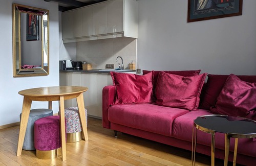 Srodmiescie Apartment | Juliet by mythings - Contemporary design, quiet studio, small & smart.