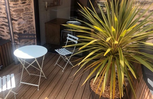 Landerneau House | July PROMOTION: Magnificent spa, river view, garage. Near the sea