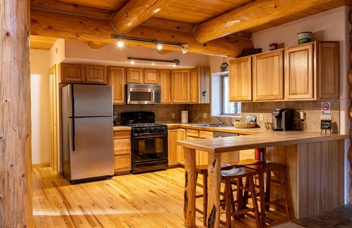 Alma Cabin | July Special! Cabin with hot tub! Near FairPlay & Breck!