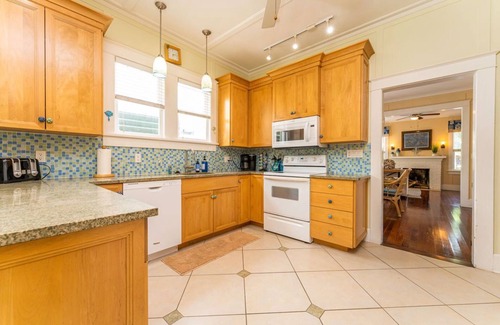 The Meadows House | JUNE-SEPT. WEEKLY DISCOUNT! - BOTTOMS UP BUNGALOW 2 Bed/2 Bath PRIVATE POOL