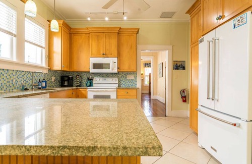 The Meadows House | JUNE-SEPT. WEEKLY DISCOUNT! - BOTTOMS UP BUNGALOW 2 Bed/2 Bath PRIVATE POOL