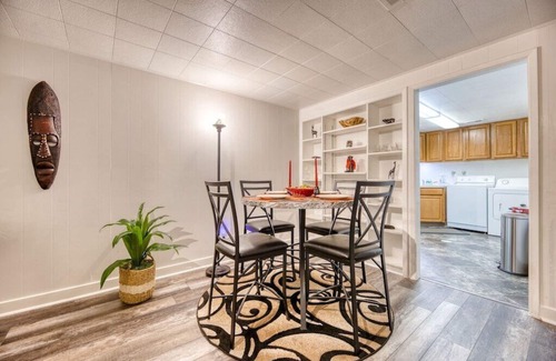 Edgewater Apartment | Jungle-Inspired Urban Oasis | Pet Friendly Stay