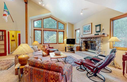 Twin Creeks House | Juniper Haven Retreat