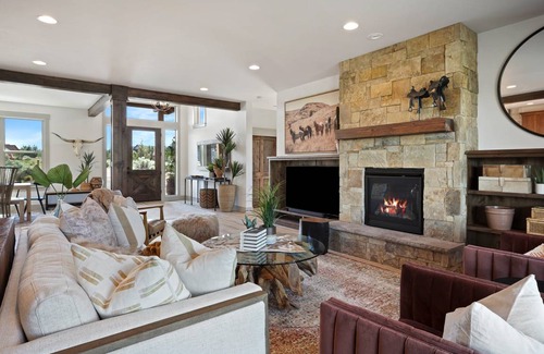 Alfalfa House | Juniper Mesa at Brasada - Brand new, Gorgeous Decor, Resort Pool and Private Hot Tub