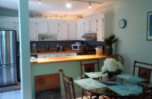 Jupiter Plantation House | JUPITER WATERFRONT GEM! On the historic Loxahatchee River.