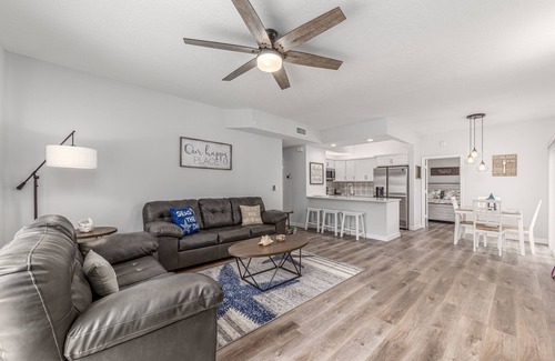 Bella Vista Condo | JupRent's - Coastal Paradise - 2Bed/2Bath - Close to All - Beach, Golf, Fishing