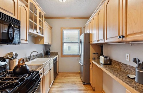 Linden Hills House | Just A Short Stroll to Lake Harriet & Restaurants!