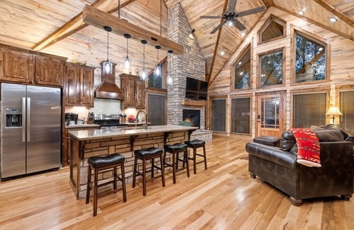 Hochatown Cabin | Just Chillin' - Romantic Luxury, Arcade, Outdoor Amenities, Hot Tub