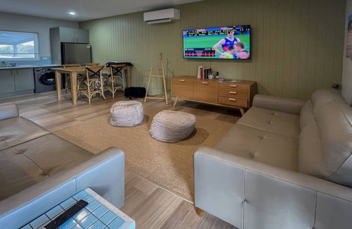Lake Wangary Apartment | Just for 2 - a fantastic apartment - Perfect Coffin Bay base for one or two guests