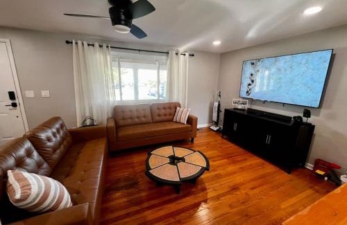 Milford House | Just like home w Pool & Pool table