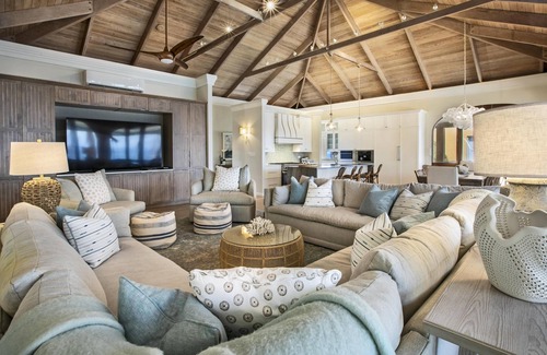 Estate Peterborg Villa | JUST REMODELED! Major WOW Factor! Stunning Views, Private!