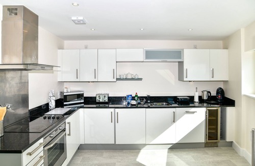 Castle Apartment | Just Stay Wales – Meridian Quay Penthouses