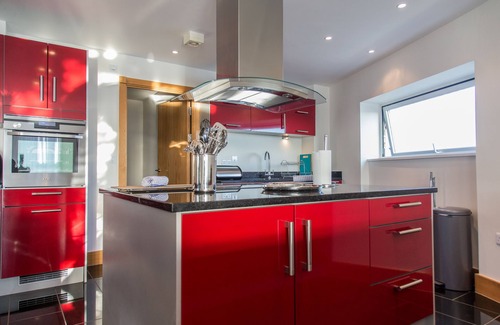 Castle Apartment | Just Stay Wales – Meridian Quay Penthouses