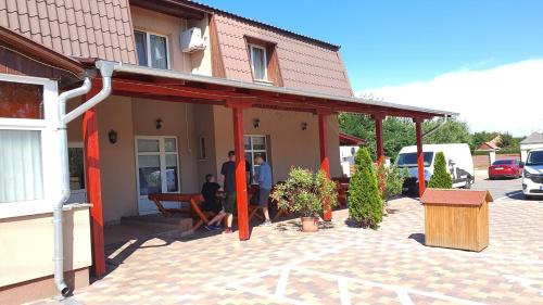 Dombrad Bed & Breakfast | Kék Lagúna Panzió