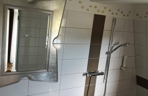 Glatzberg House | Künstler-doppelzimmer Inkl. Frühstück - Malerwinkl - Kunsthotel Wirtshaus & Vinothek