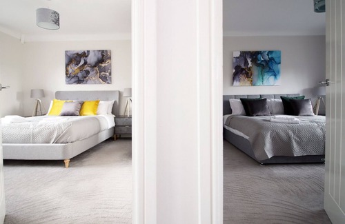 Cannock House | K Suites - Lovely 5-Bedroom House w/ free Wi-Fi