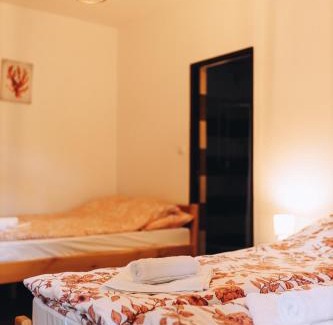 Comiat House | Kacor Guesthouse