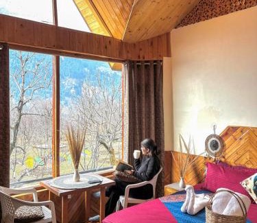 Jagatsukh Ski Chalet | Kahaani - Private Chalet with Bonfire and Apple Orchard
