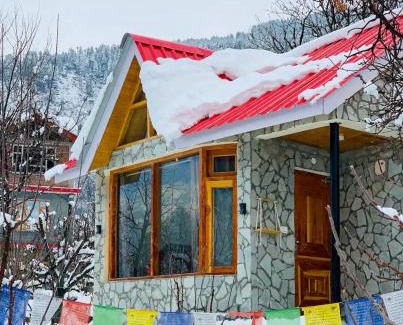 Jagatsukh Ski Chalet | Kahaani - Private Chalet with Bonfire and Apple Orchard