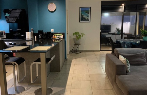 Faaa Apartment | Kaili Ocean view Luxury 2BR AC throughout Fiber Wifi & Pool close City & Airport