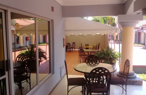 Lusaka Cabin | Kakwele Lodge & Tours