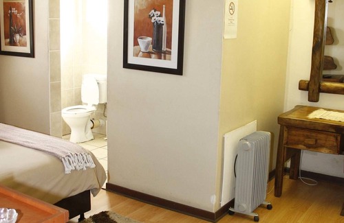 Emalahleni House | Kalahari Guest House