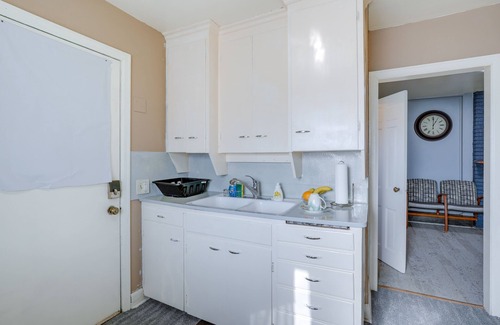 Kalamazoo House | Kalamazoo Vacation Rental Near Golf & Parks!