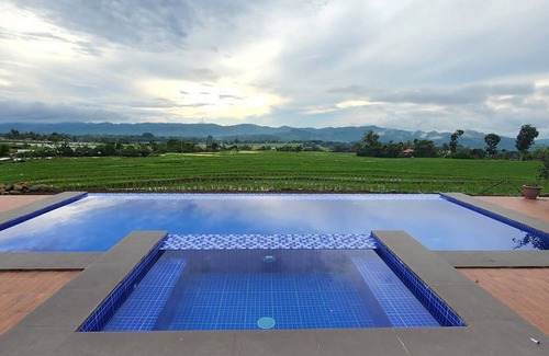 Canloan City House | Kalaparan Farm House by Hiverooms