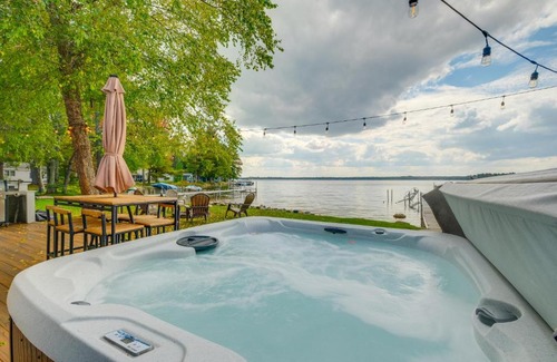 Kalkaska House | Kalkaska Retreat Private Hot Tub, Dock, Fireplace