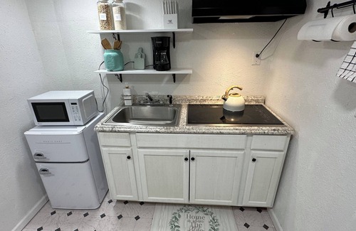 Kansas City Apartment | Kamachani Luxury Studio Pet-Friendly!