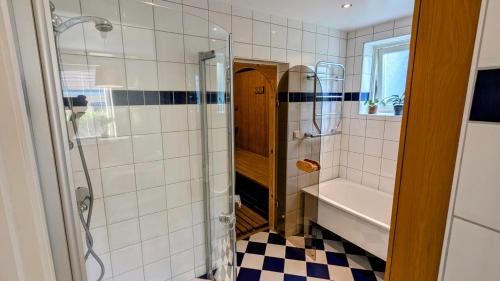 Molndal House | Kamer in een woning met Sauna en vlakbij Natuur en Göteborg