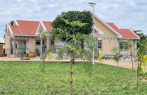 Western Region Bed & Breakfast | Kamu-Eco Safari Resort