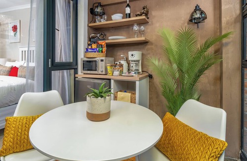 Harare Apartment | KaMuzi Tiny Retreat n Tiny comfy self contained space,10minutes from the airport