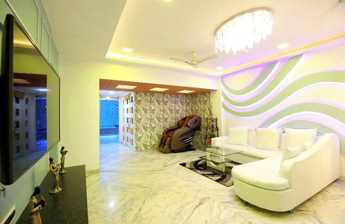Kandivali East House | Kandivali East-Pool Villa,Terrace - 4.5 Bedroom