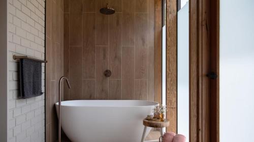 Wheatsheaf House | Kangaroo Creek Estate Daylesford