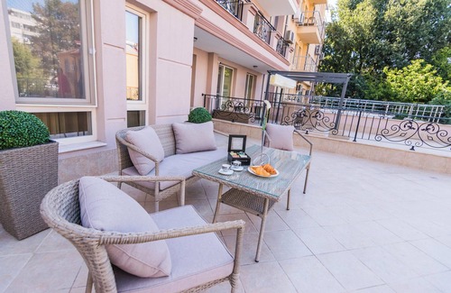 Plovdiv Old Town Apartment | Kapana Luxury City Center Apartments with Garage