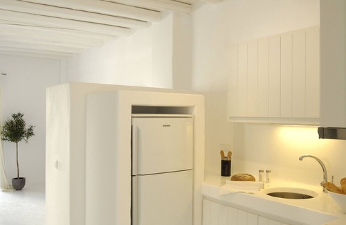 Apollonia House | Kapetan Tasos Suites