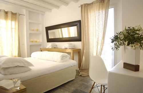 Apollonia House | Kapetan Tasos Suites