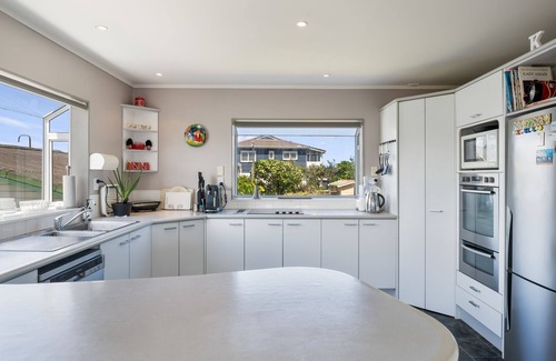 Otaki Beach House | Kapiti Magic - Otaki Beach Holiday Home