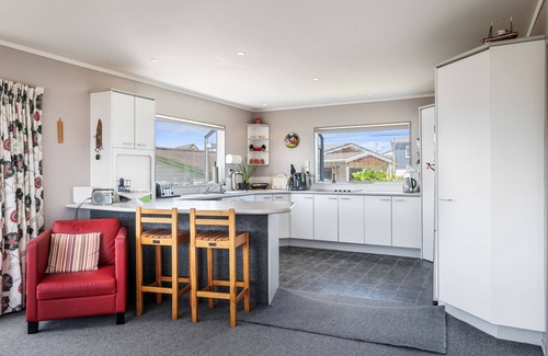 Otaki Beach House | Kapiti Magic - Otaki Beach Holiday Home