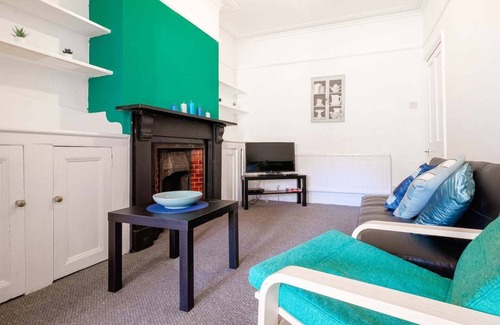 Staple Hill Apartment | Karah Suites - Lansdown Road