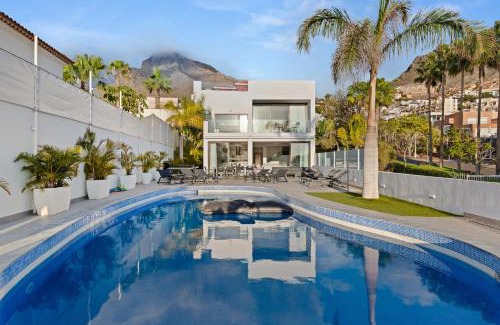 Costa Adeje Villa | Karat Villa Esmeralda