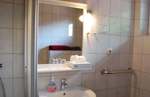 Finkenstein am Faaker See Cabin | Karawankenblick Appartment 106 - Gasthof-Pension Martinihof