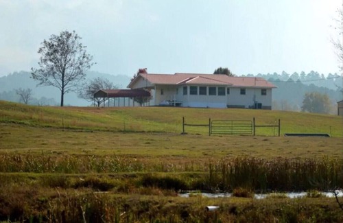 Pine Ridge Cottage | Karen's Country Cottage at Kates Creek, LLC
